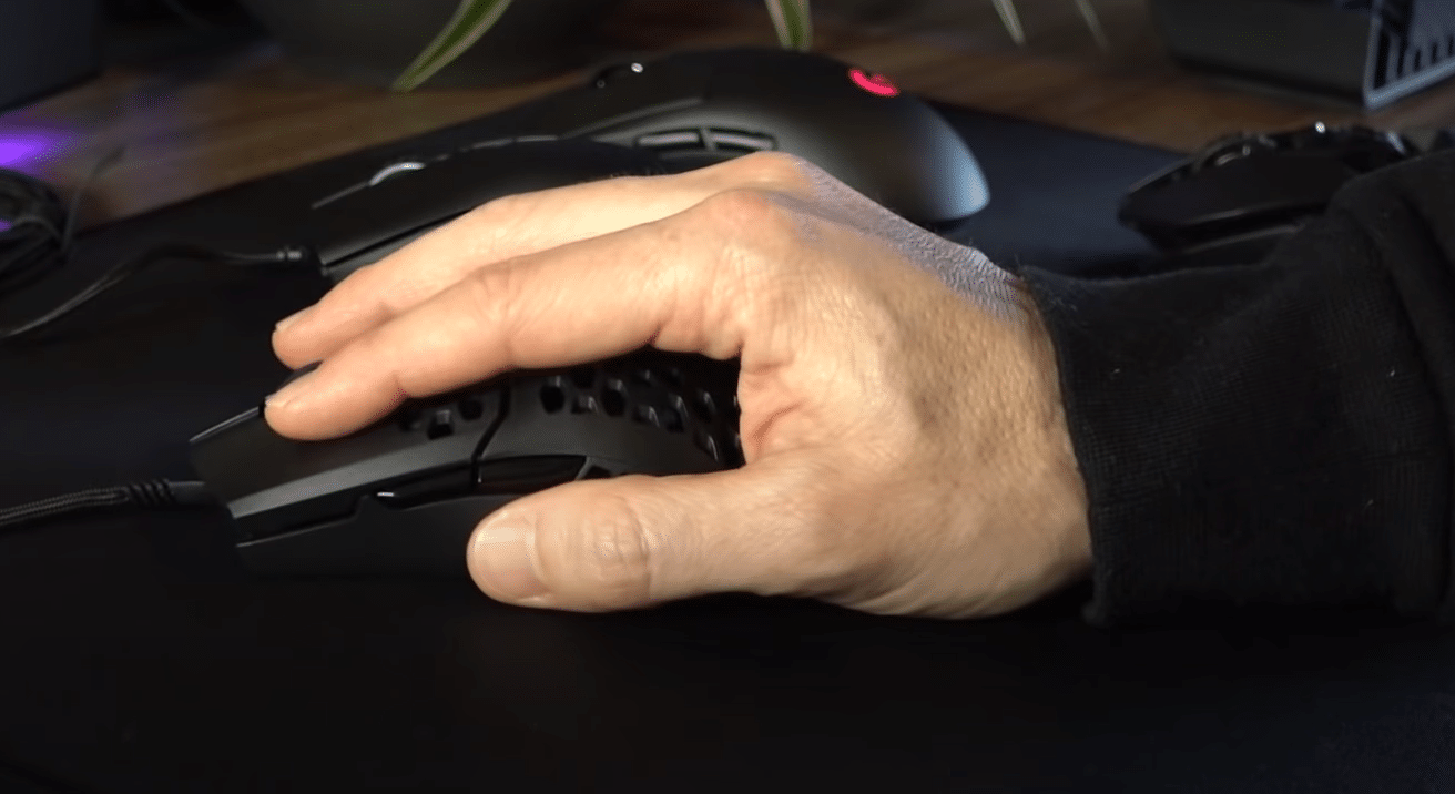 How to Hold a Gaming mouse - Various grips for gaming!